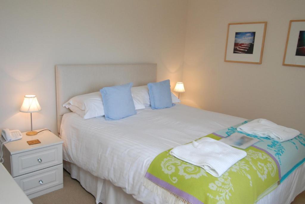 Trevalsa Court Hotel Mevagissey Room photo